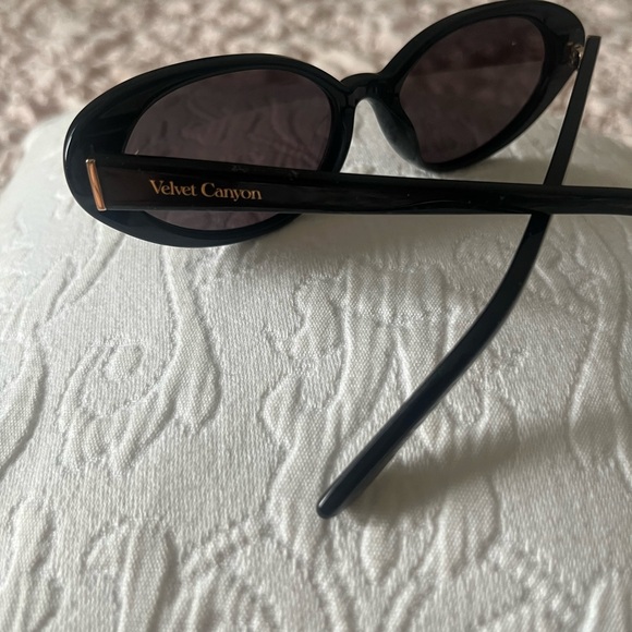 Velvet canyon sunglasses never used ! Ordered on SSENSE - Picture 1 of 5